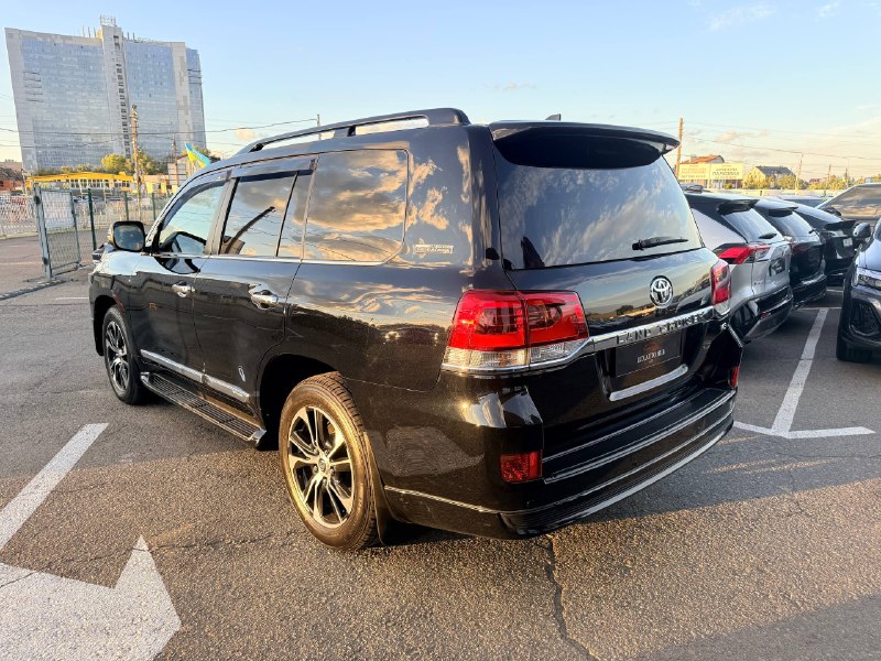 Toyota Land Cruiser 200 2021