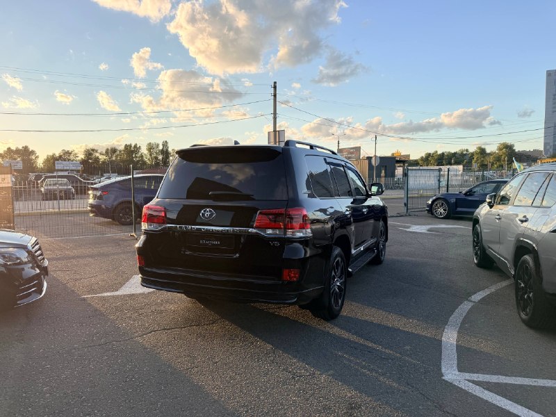 Toyota Land Cruiser 200 2021