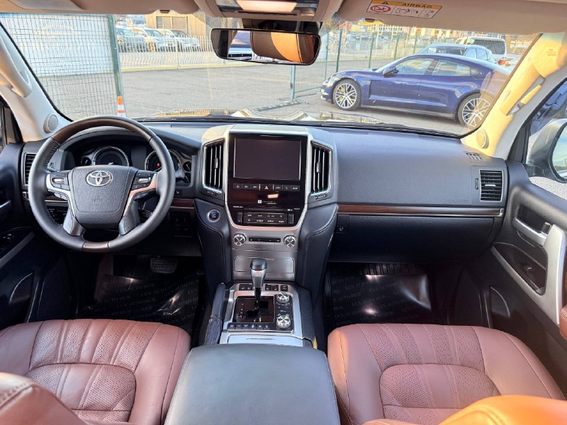 Toyota Land Cruiser 200 2021