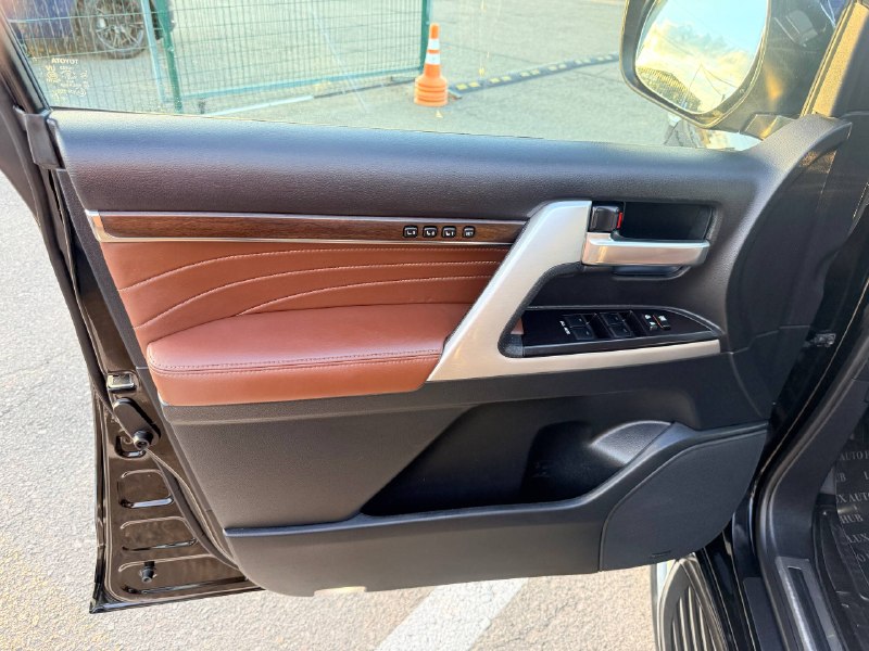 Toyota Land Cruiser 200 2021