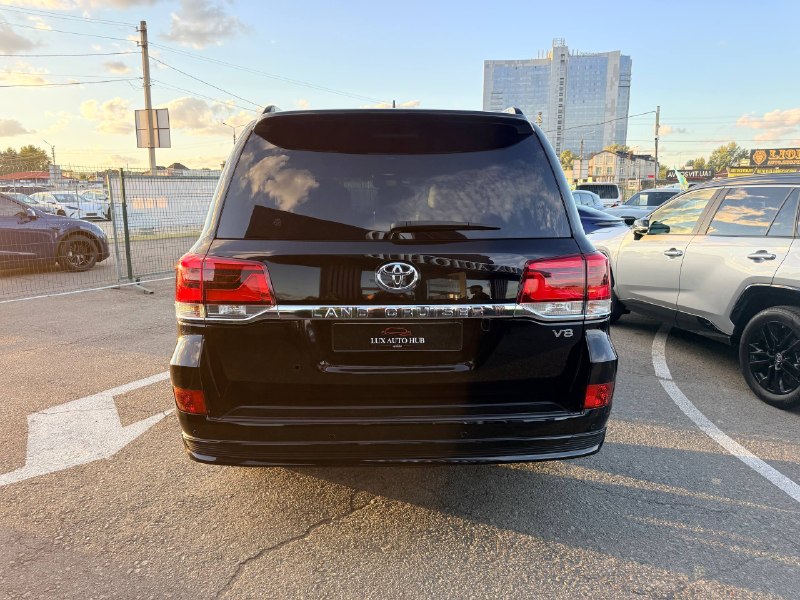 Toyota Land Cruiser 200 2021