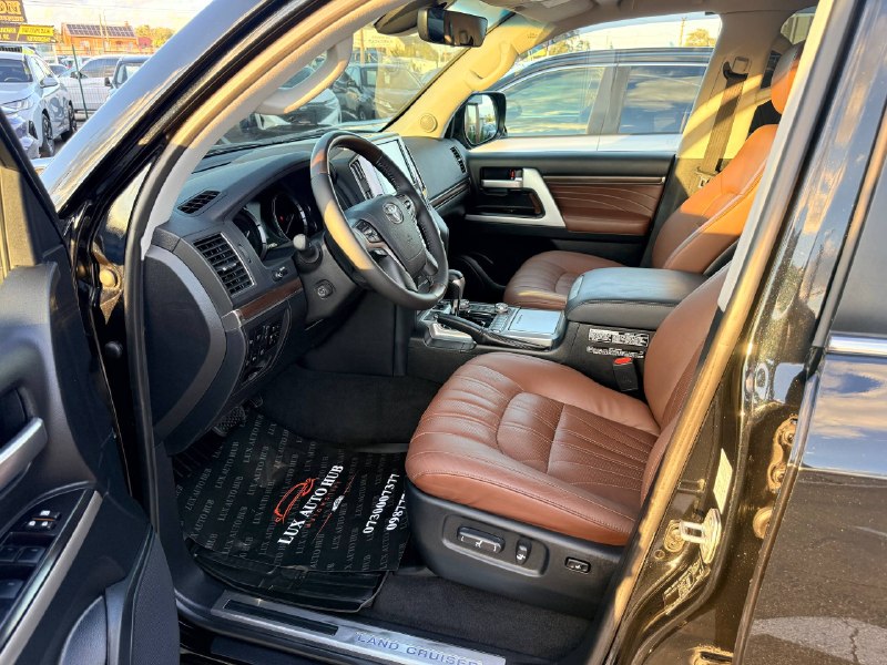 Toyota Land Cruiser 200 2021